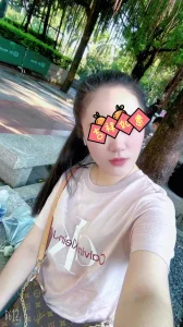 陌陌上主动发消息我，这个少妇刚刚结婚不久，老公没什么欲望，估计也是骚